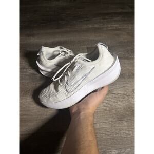 Nike Interact Run Women's Size 8.5 White Road Athletic Running Shoes Sneakers